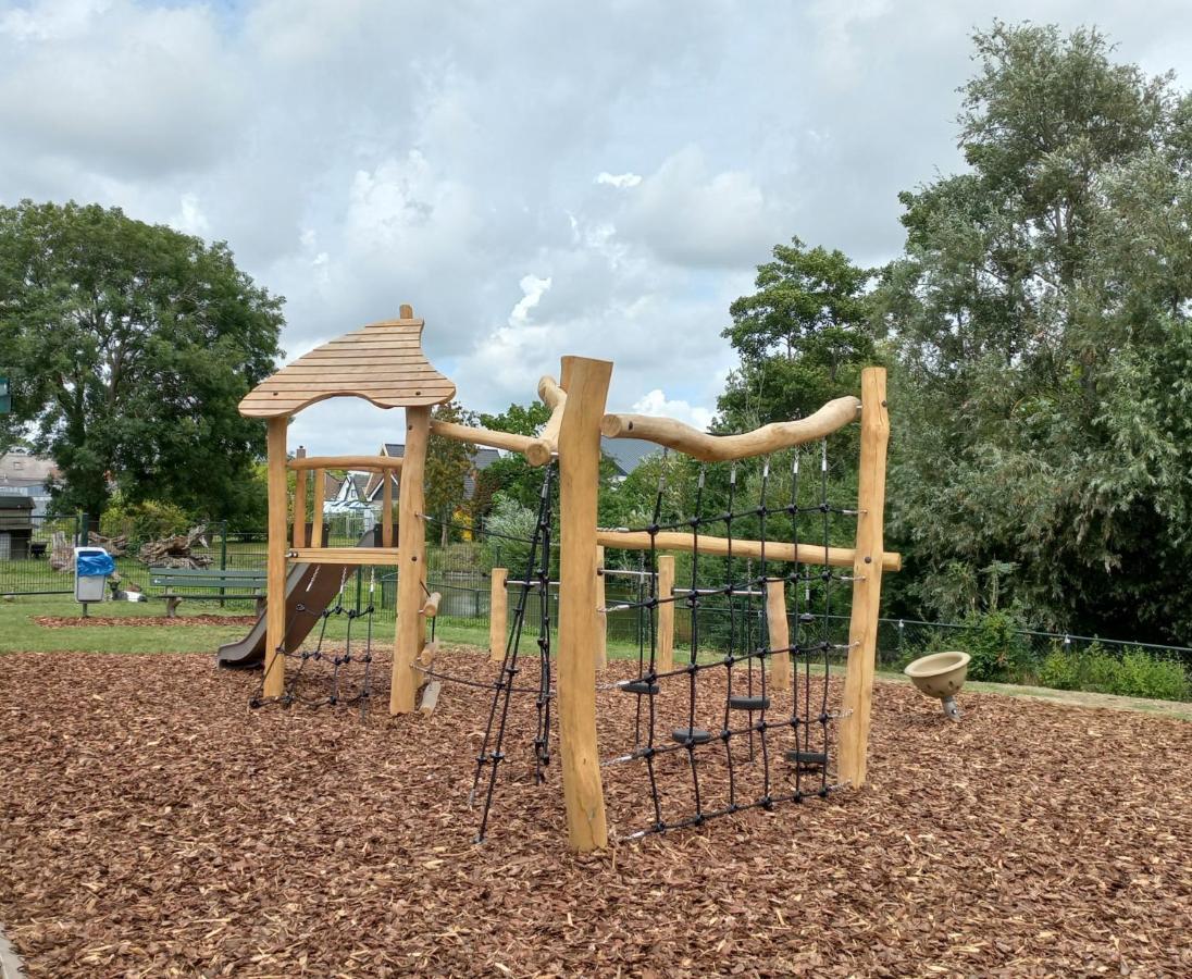 Huisje Finn, Met Grote Tuin En Veel Privacy Dirkshorn Kültér fotó