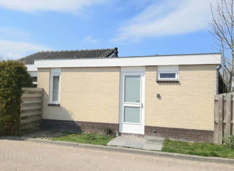 Huisje Finn, Met Grote Tuin En Veel Privacy Dirkshorn Kültér fotó